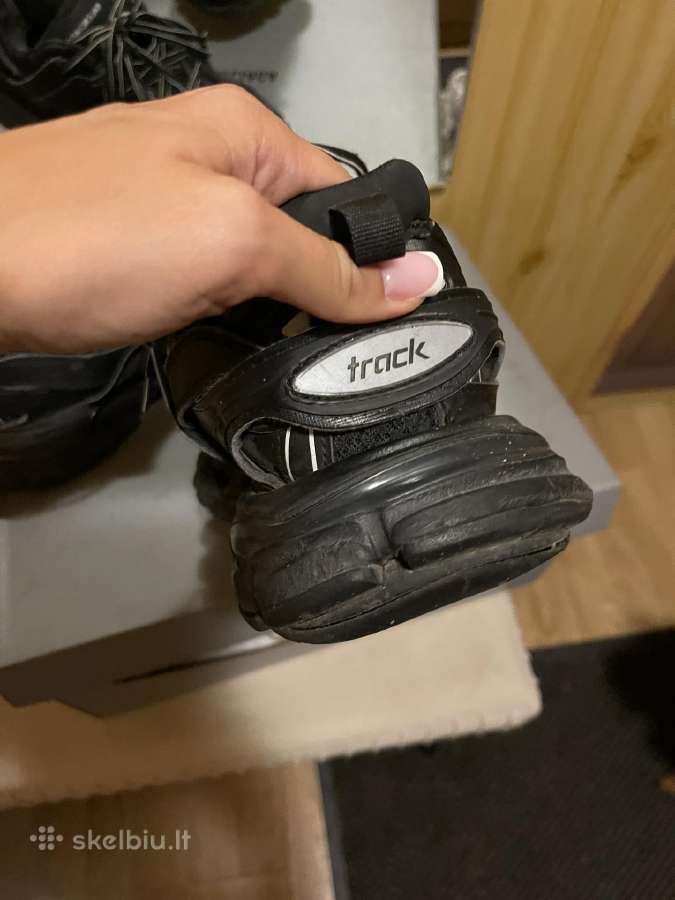 Balenciaga kedai - nuotraukos Nr. 6