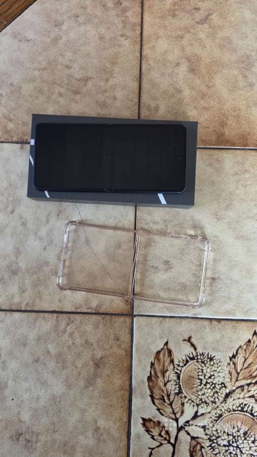 Samsung Galaxy Z Flip 7 - nuotraukos Nr. 4