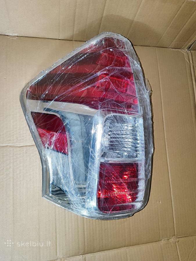 Toyota Prius Plus galiniai žibintai - nuotraukos Nr. 3