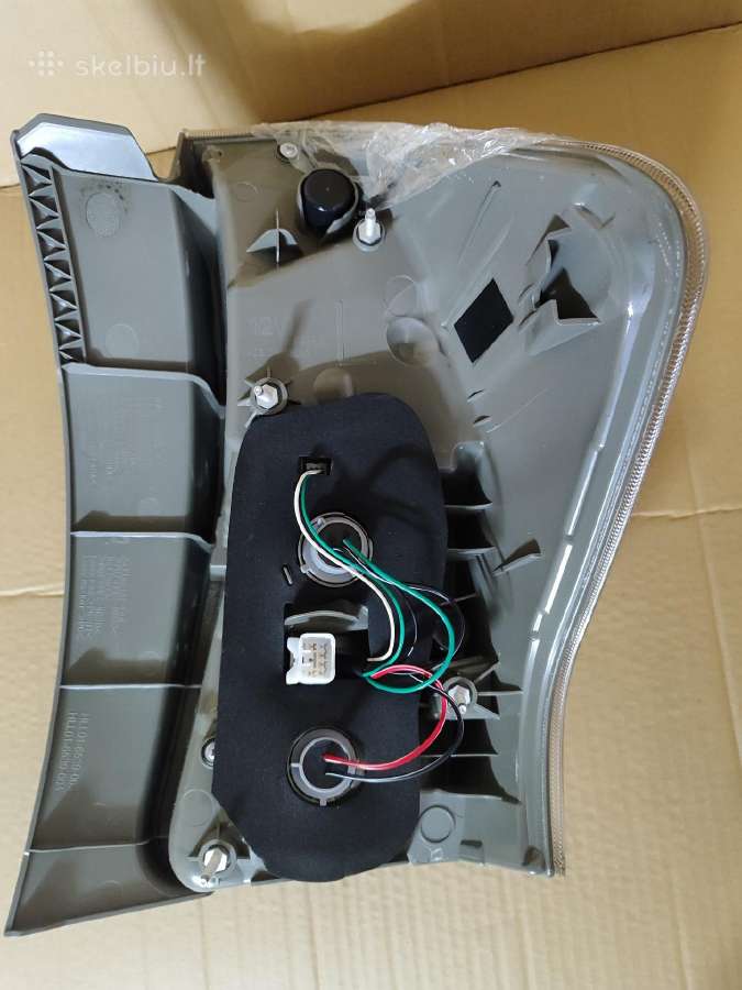 Toyota Prius Plus galiniai žibintai - nuotraukos Nr. 4