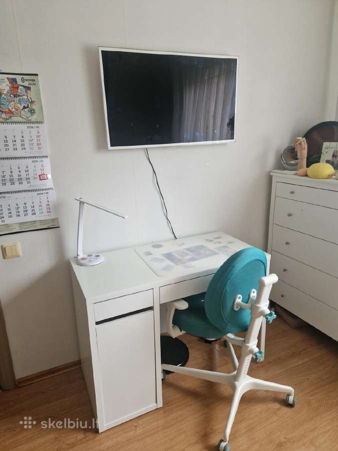 Rašomas stalas, kėdė, televizorius - nuotraukos Nr. 5
