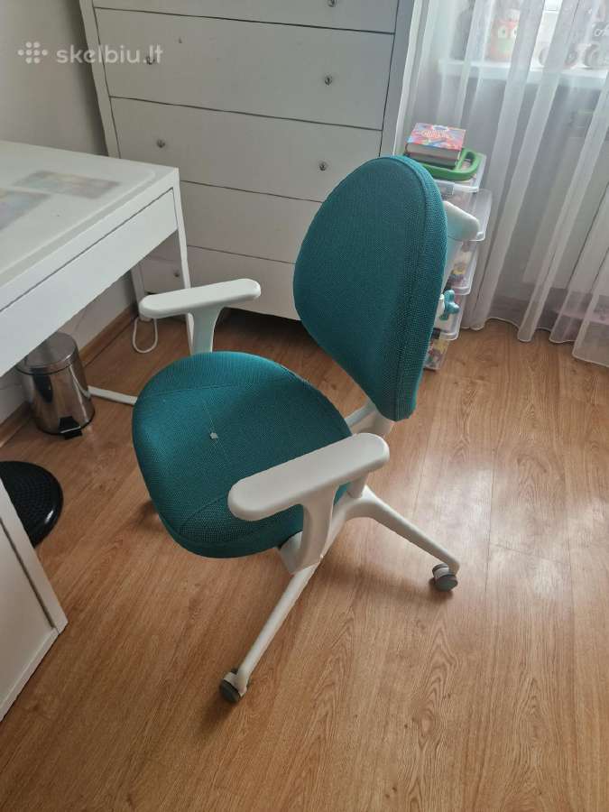 Rašomas stalas, kėdė, televizorius - nuotraukos Nr. 6
