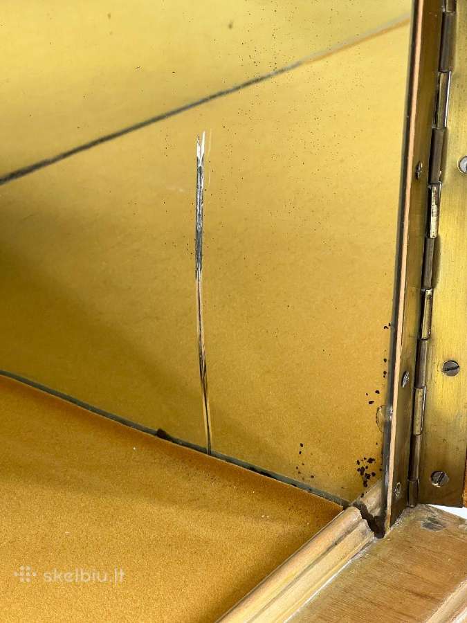 Rytietiška dviejų durų komoda su apšvietimu - nuotraukos Nr. 20