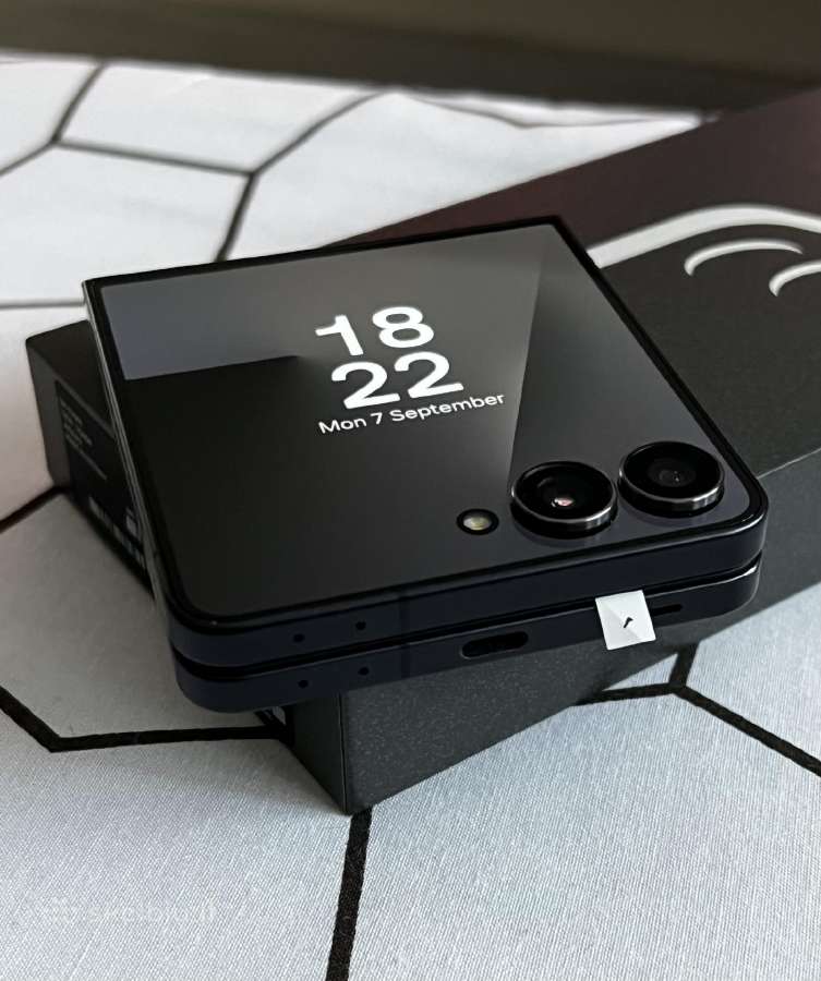 Samsung Galaxy Z Flip 7 256 GB jetblack - nuotraukos Nr. 3