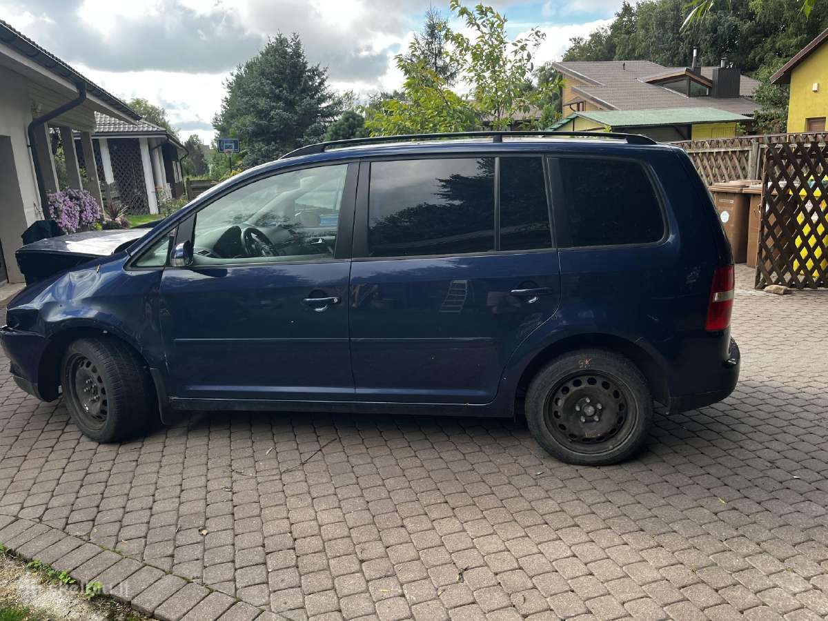Daužtas VW Touran 2005m Variklis veikia, yra Ta - nuotraukos Nr. 3