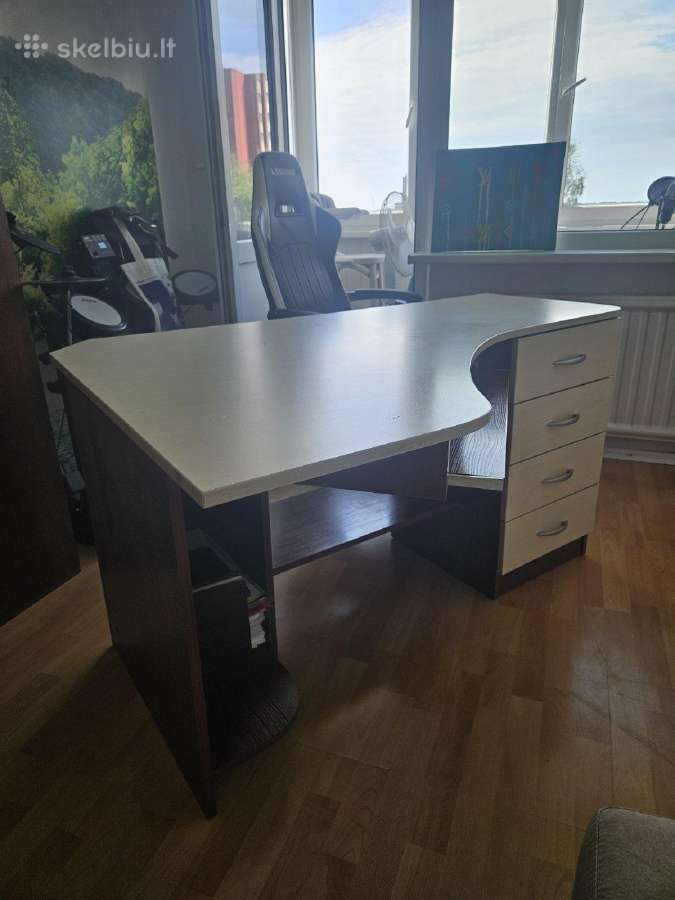 Kampinis rašomasis stalas - nuotraukos Nr. 4
