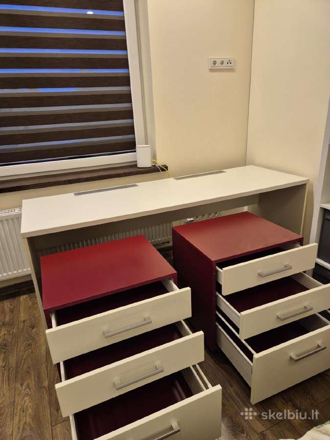 Erdvus stalas darbui. Vaikui arba dviems vaikams - nuotraukos Nr. 6