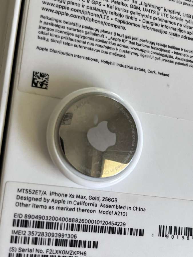 iPhone dėžutė ir Airtag ir ausinė - nuotraukos Nr. 6