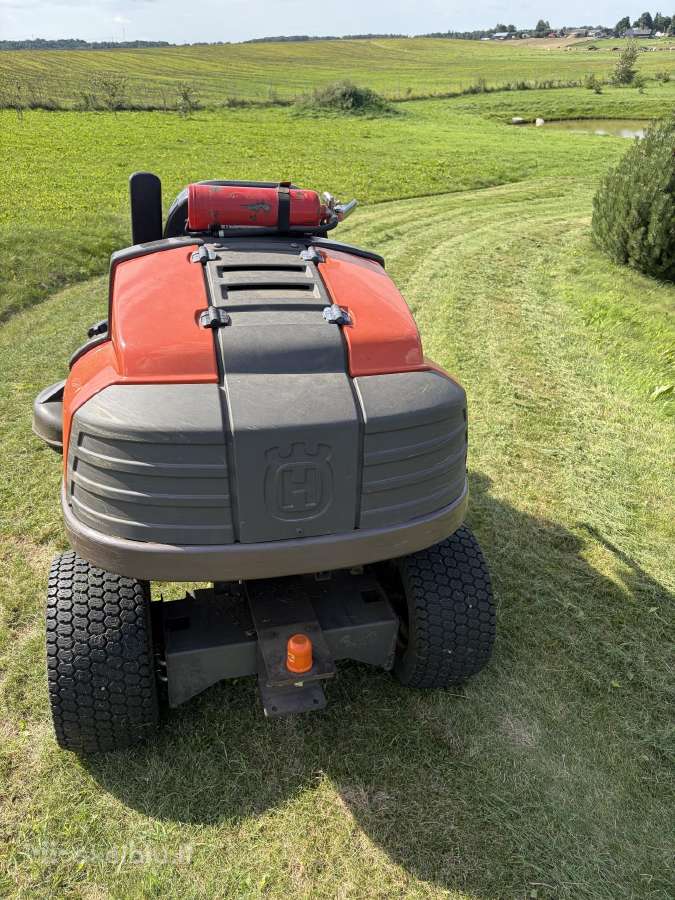 Profesionalus sodo traktoriukas Husvarna - nuotraukos Nr. 2