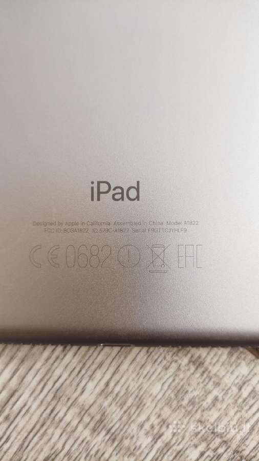 iPad 5th Generation 32 GB + Logitech klaviatūra - nuotraukos Nr. 3