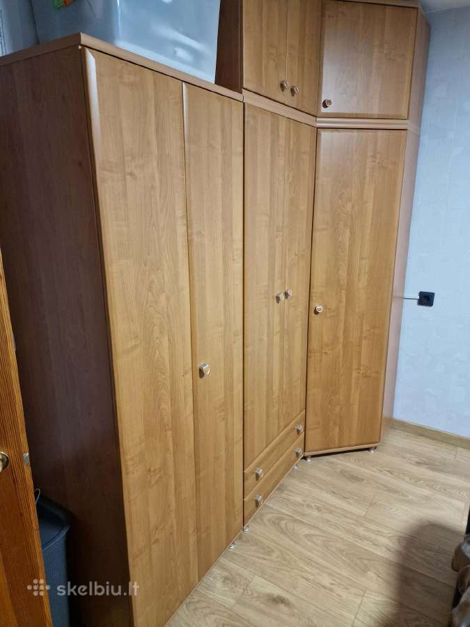Parduodama talpi didelė spinta - nuotraukos Nr. 2