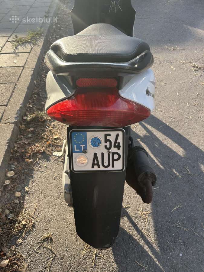 Yamaha Jog Rr motoroleris - nuotraukos Nr. 8