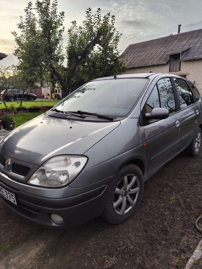 Automobilis Renault - nuotraukos Nr. 3