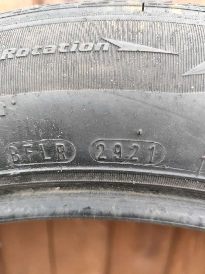 Nexen 235/55 R19 dygliuotų padangų komplektas - nuotraukos Nr. 2