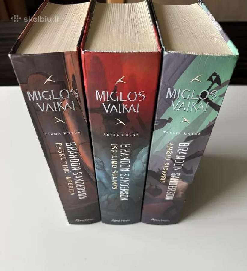 Miglos vaikai (Mistborn) 1-3 dalys - nuotraukos Nr. 2