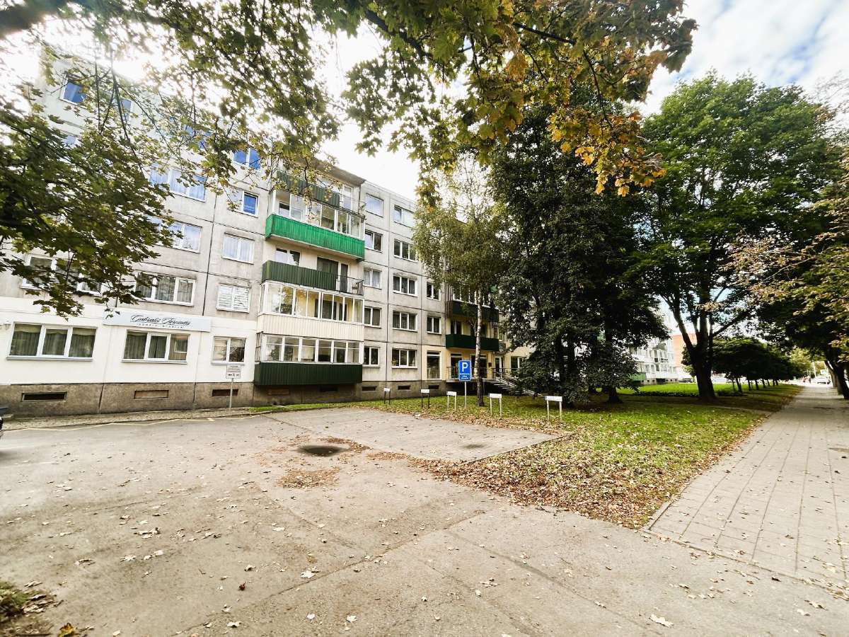Miesto centrinėje dalyje parduodamas butas - nuotraukos Nr. 2