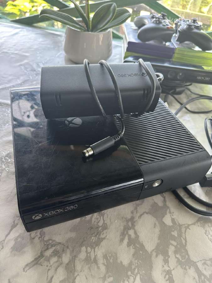 Parduodamas Xbox žaidimų konsolės komplektas - nuotraukos Nr. 2