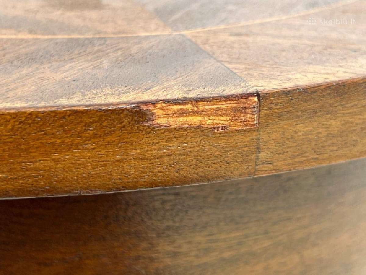 Riešutmedžio lukšto staliukas su žalvariu - nuotraukos Nr. 11