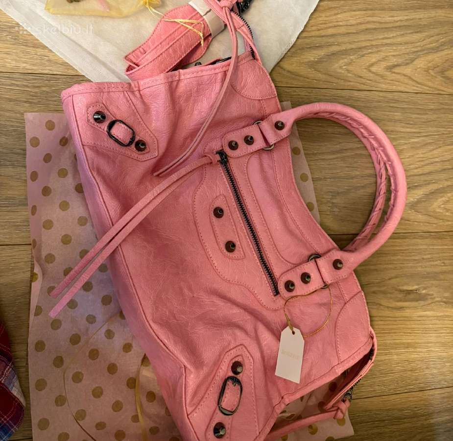 Selling a stylish pink faux leather handbag. - nuotraukos Nr. 2