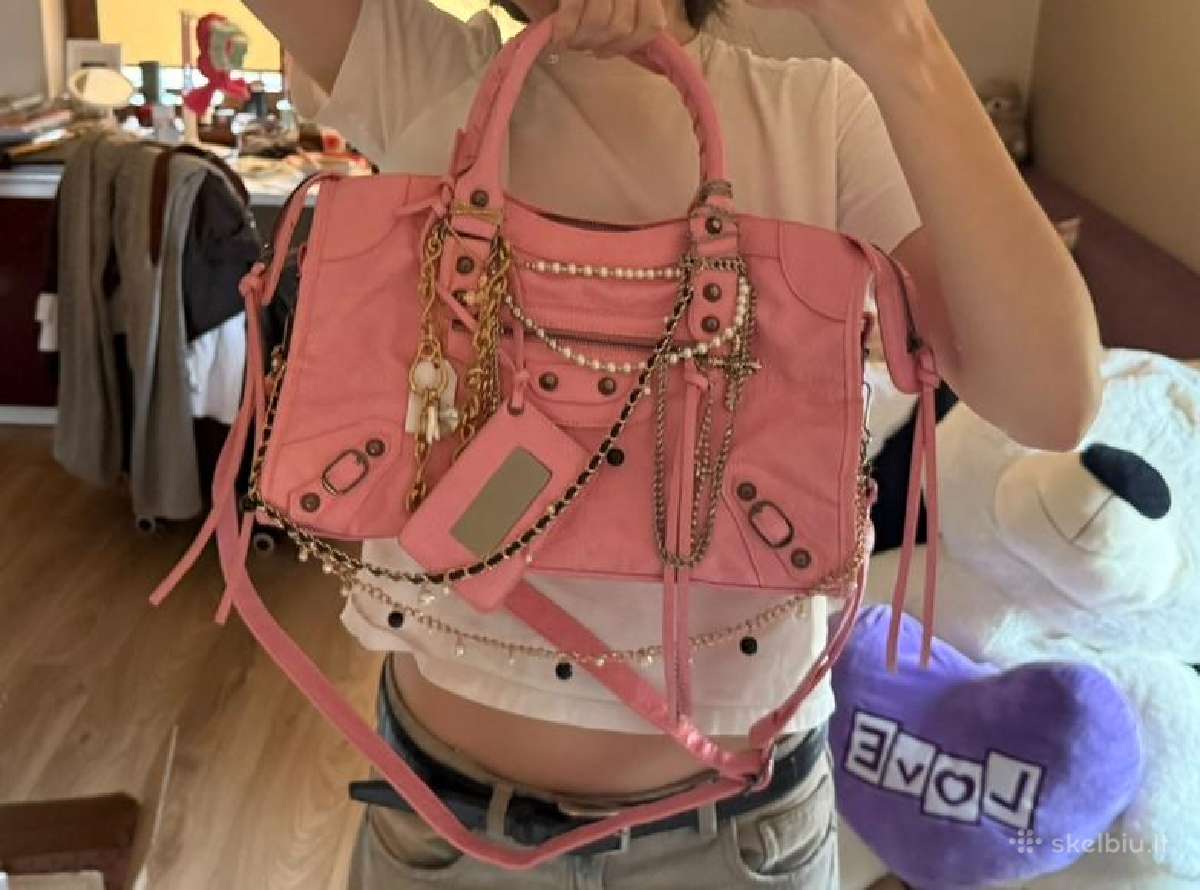 Selling a stylish pink faux leather handbag. - nuotraukos Nr. 3