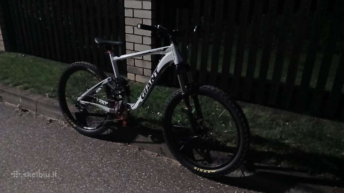 Full suspension kalnu dviratis giant - nuotraukos Nr. 2