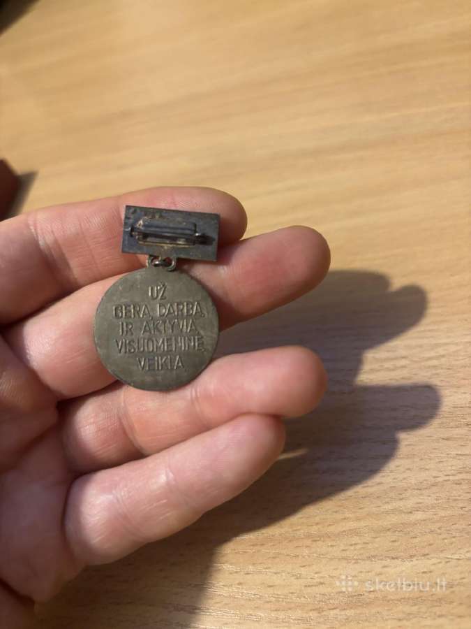 Tarybiniai ženkliukai ir medaliai - nuotraukos Nr. 23