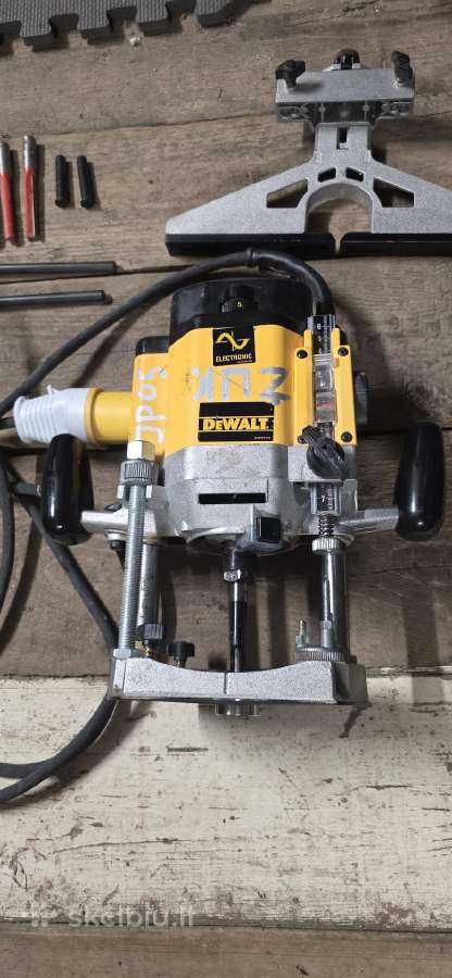 Profesionalus vertikalus frezeris Dewalt Dw625e - nuotraukos Nr. 3