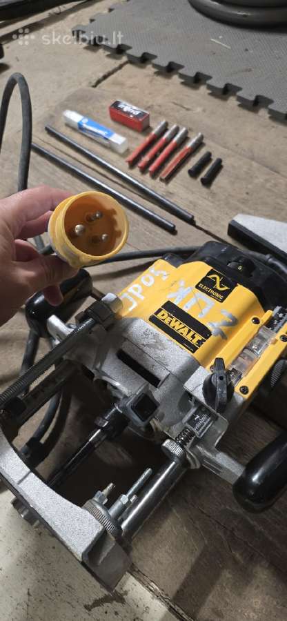 Profesionalus vertikalus frezeris Dewalt Dw625e - nuotraukos Nr. 4