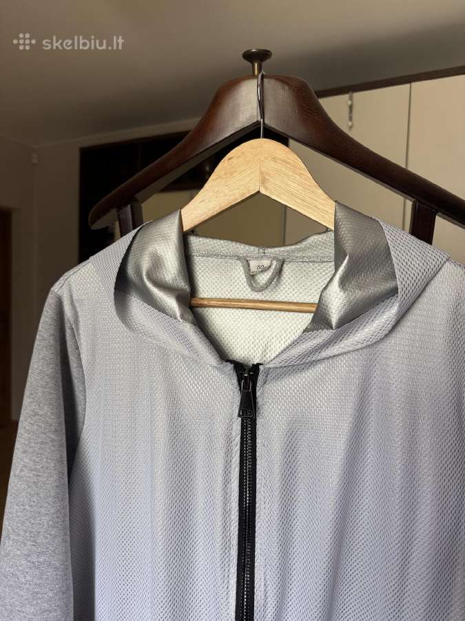 Lengvas blizgus švarkelis 46/48 dydis - nuotraukos Nr. 2