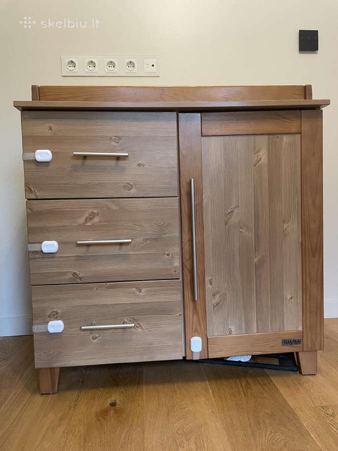 Komoda ir vystymo staliukas - nuotraukos Nr. 5