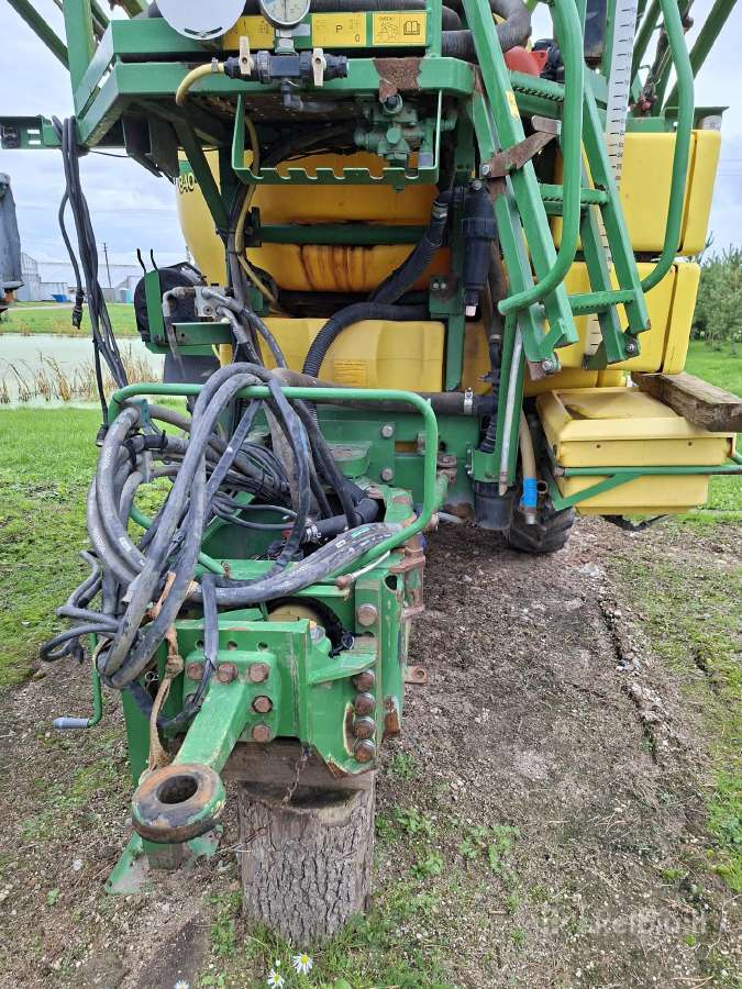 Purkštuvas John Deere 840i - nuotraukos Nr. 3