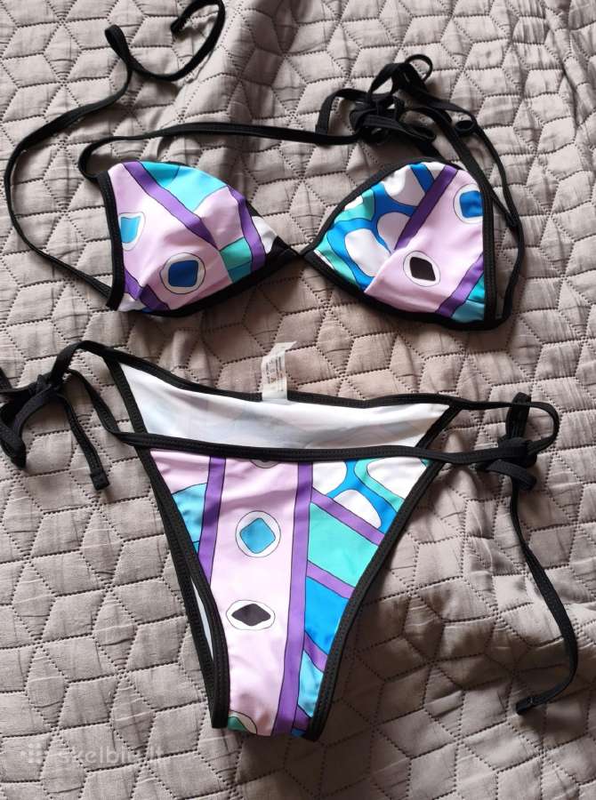 Bikinis ir tamprios kelnes - nuotraukos Nr. 2