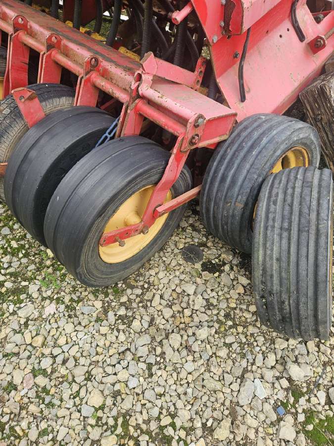 Vaderstad Rapid 400 Detalės Padangos - nuotraukos Nr. 2