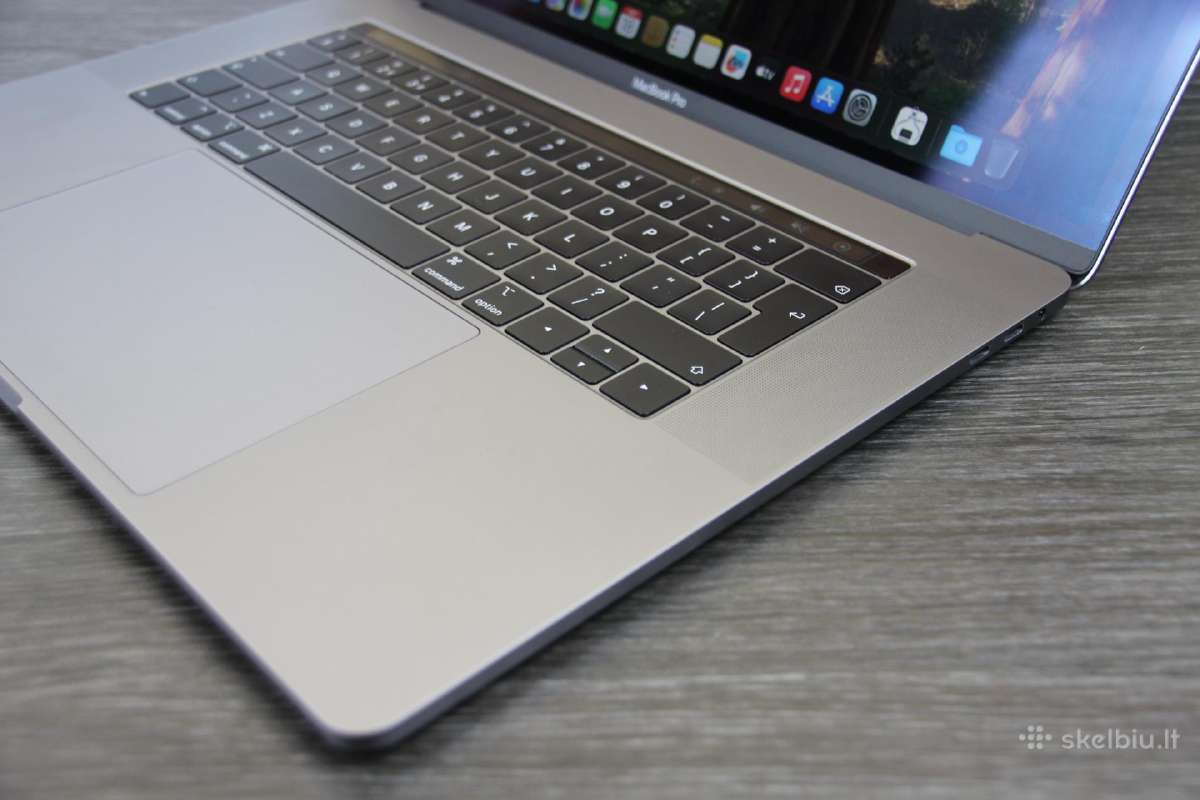 Apple MacBook Pro A1990 15,4 labai gera būklė - nuotraukos Nr. 4