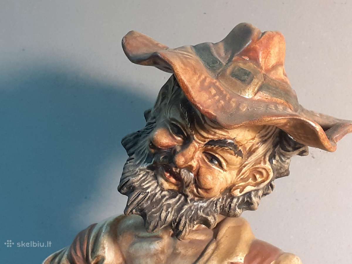 Capodimonte figūrėlė „Klajūnas ant suoliuko“ - nuotraukos Nr. 5