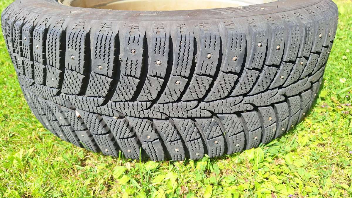 Laufenn dygliuotos padangos su ratlankiais R16 - nuotraukos Nr. 17