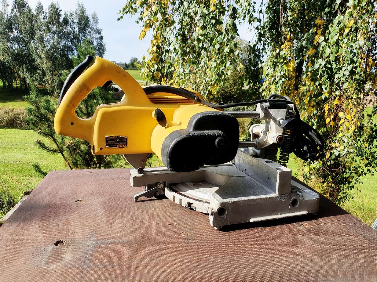 Dewalt skersavimo stakles - nuotraukos Nr. 5