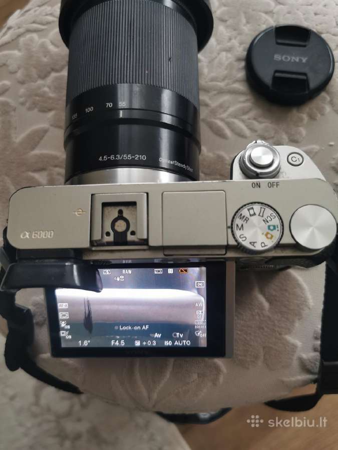 Sidabrinis Sony a6000 su objektyvu - nuotraukos Nr. 5