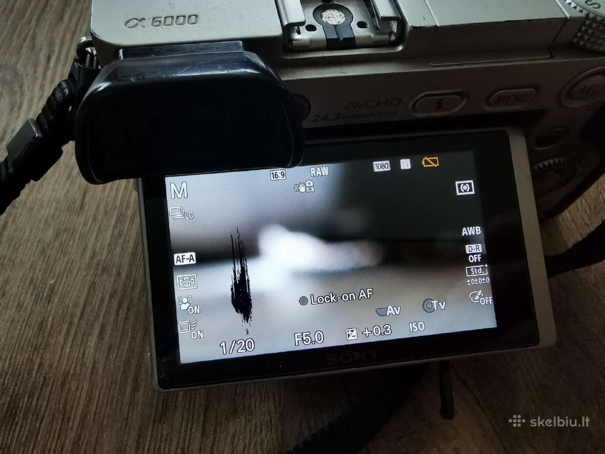 Sidabrinis Sony a6000 su objektyvu - nuotraukos Nr. 11