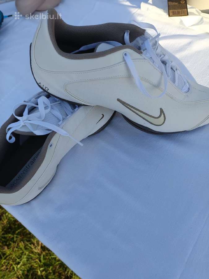 Mot kedai ,Nike" - nuotraukos Nr. 2