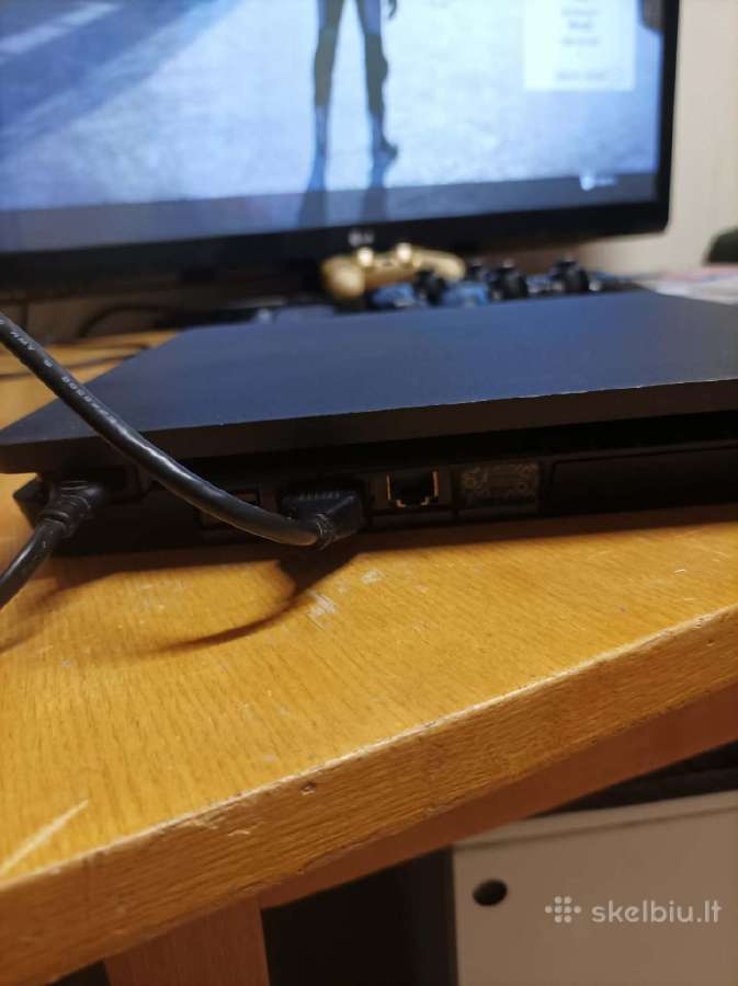 Ps4 konsolė su 2 pulteliais ir žaidimais - nuotraukos Nr. 3