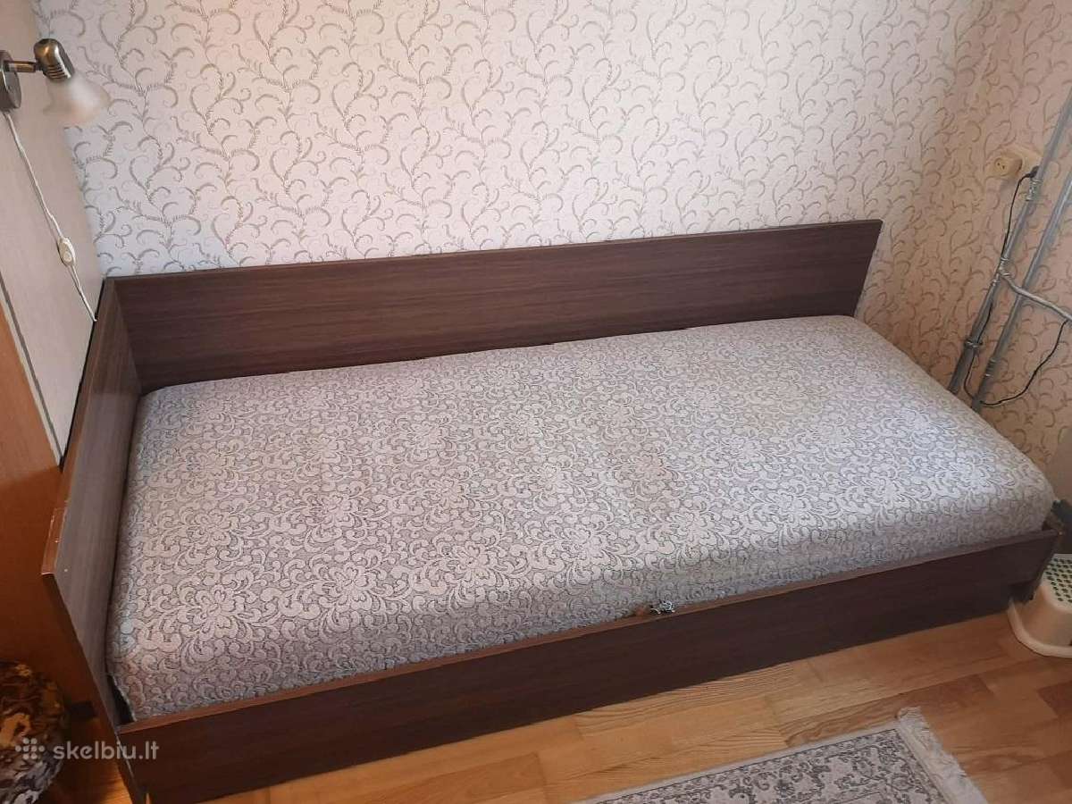 Naudotos 2 kušetės su spyruokliniais čiužiniais - nuotraukos Nr. 3