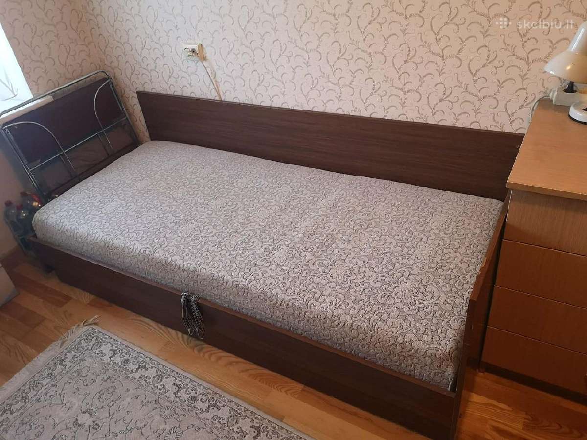 Naudotos 2 kušetės su spyruokliniais čiužiniais - nuotraukos Nr. 2