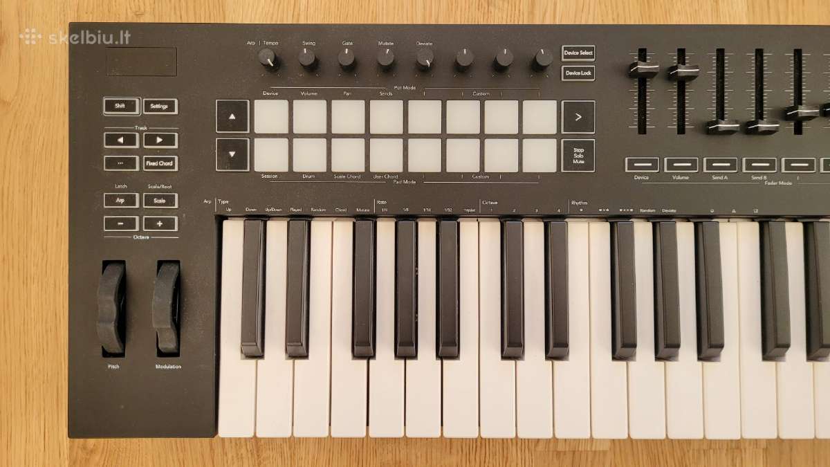 Novation Launchkey 61 Mk3 su klavišų stovu - nuotraukos Nr. 2