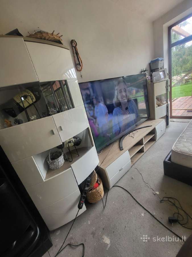 Baltas blizgus staliukas ir TV staliukas - nuotraukos Nr. 8