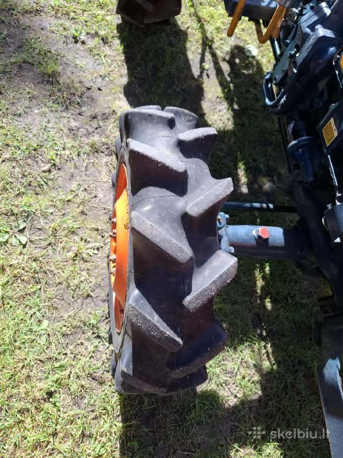 Parduodu traktorių Kubota - nuotraukos Nr. 9