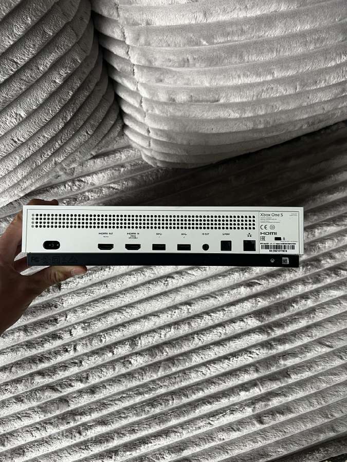 Xbox One S 500gb+ 5 žaidimų(kaina nurodyta žemiau) - nuotraukos Nr. 3
