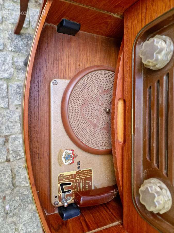 Vintažinė mid century tikmedžio radija su patefonu - nuotraukos Nr. 2