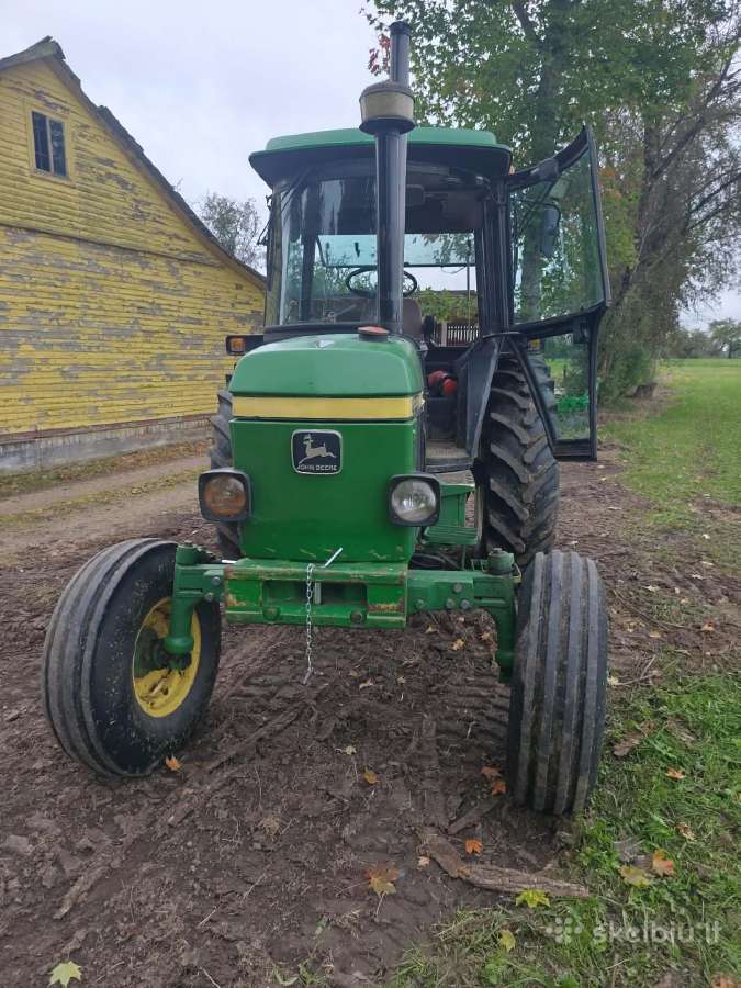 Traktorius John Deere 2250 - nuotraukos Nr. 2