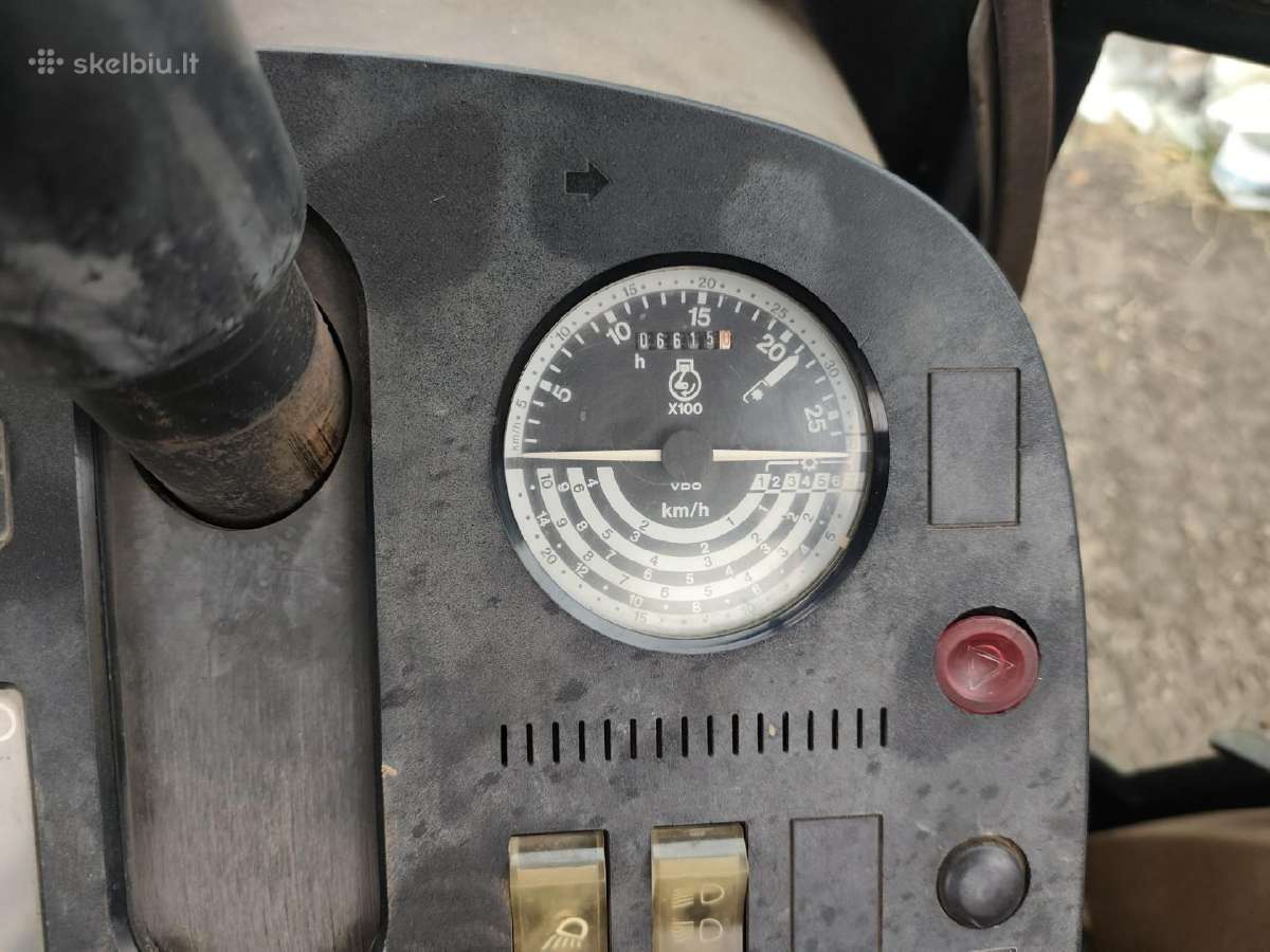 Traktorius John Deere 2250 - nuotraukos Nr. 8